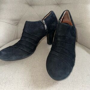 Clarks bootie heel